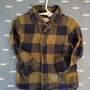 🌿 2/$15 Plaid flannel button down